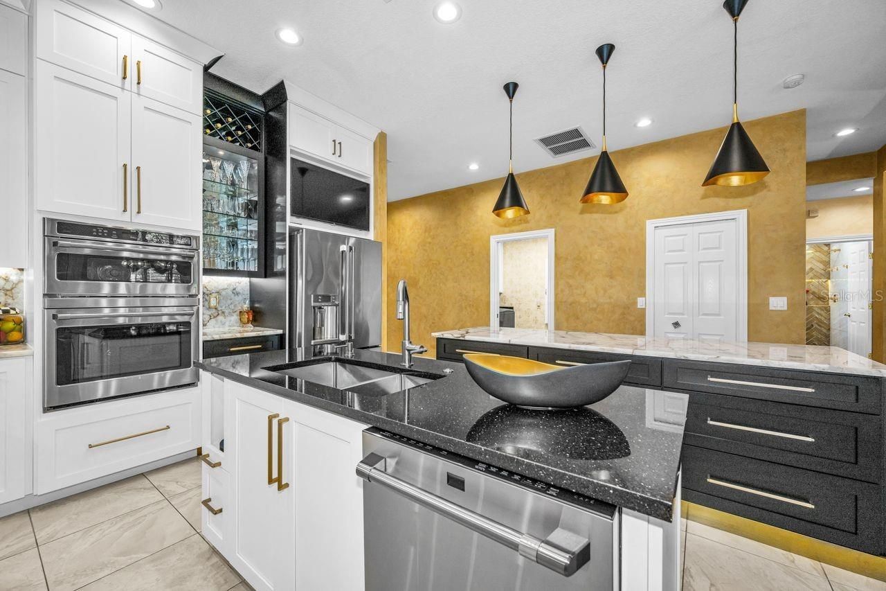 970 Southern Pine Court Ne, Saint Petersburg, FL 33703 Photo