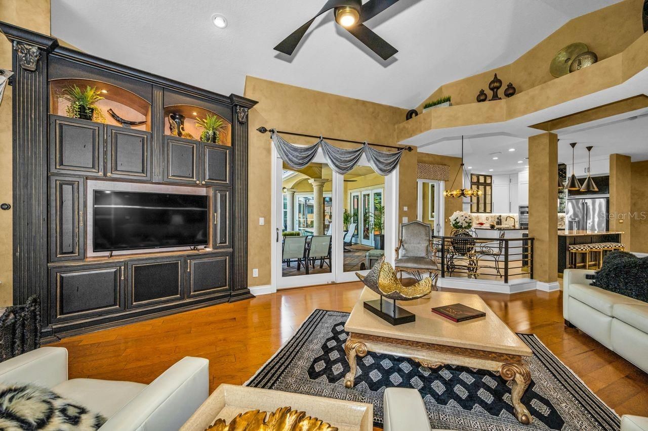 970 Southern Pine Court Ne, Saint Petersburg, FL 33703 Photo
