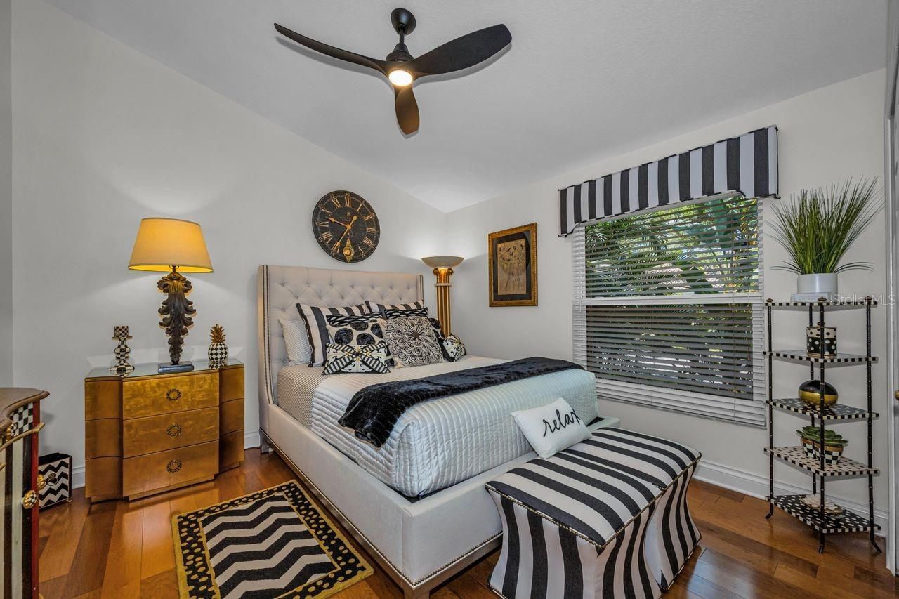 970 Southern Pine Court Ne, Saint Petersburg, FL 33703 Photo