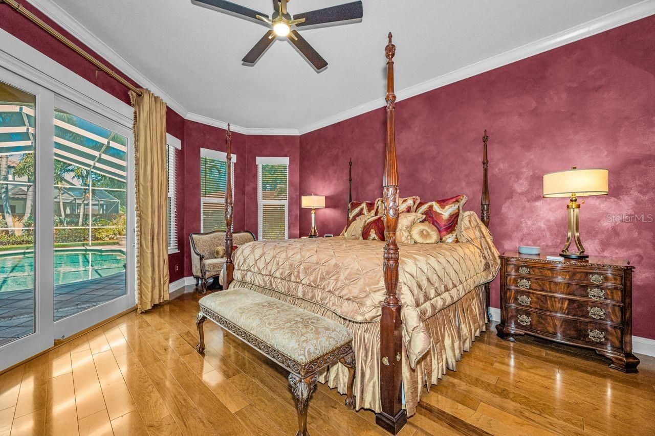 970 Southern Pine Court Ne, Saint Petersburg, FL 33703 Photo