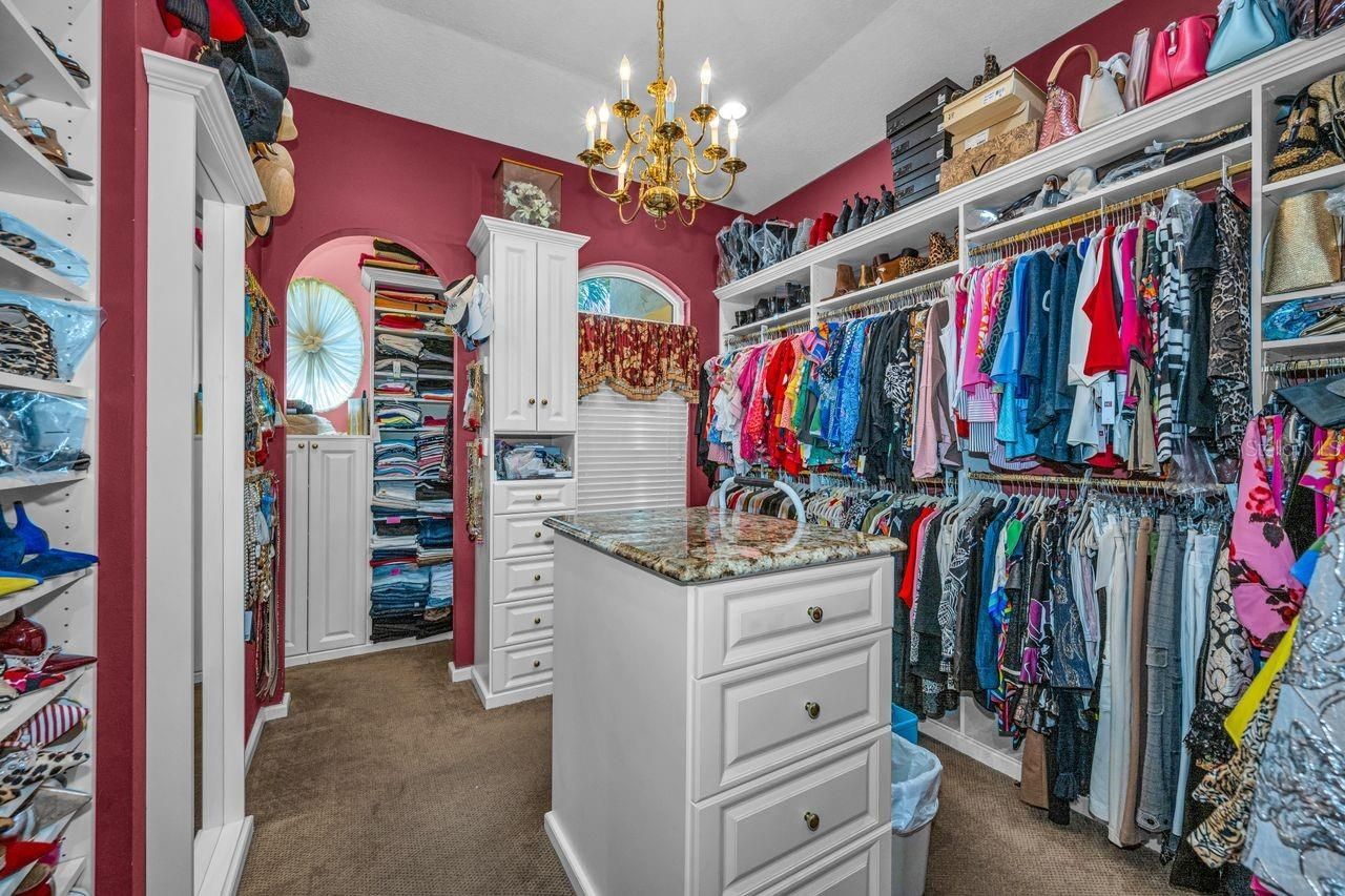 970 Southern Pine Court Ne, Saint Petersburg, FL 33703 Photo
