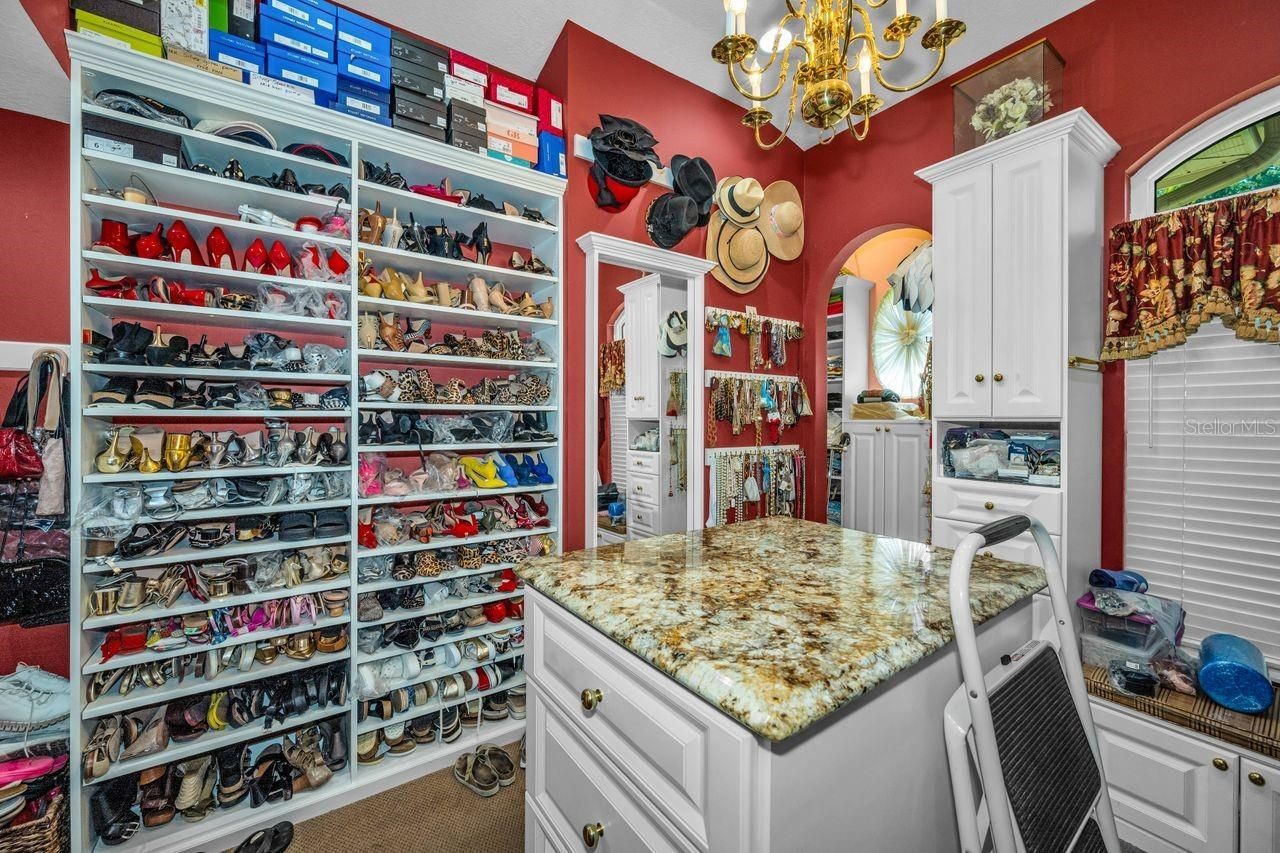 970 Southern Pine Court Ne, Saint Petersburg, FL 33703 Photo