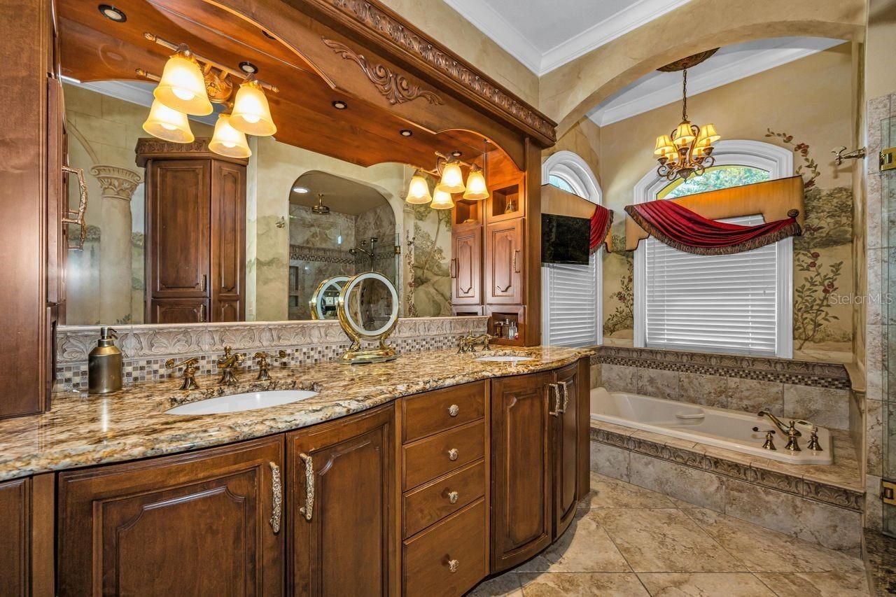 970 Southern Pine Court Ne, Saint Petersburg, FL 33703 Photo