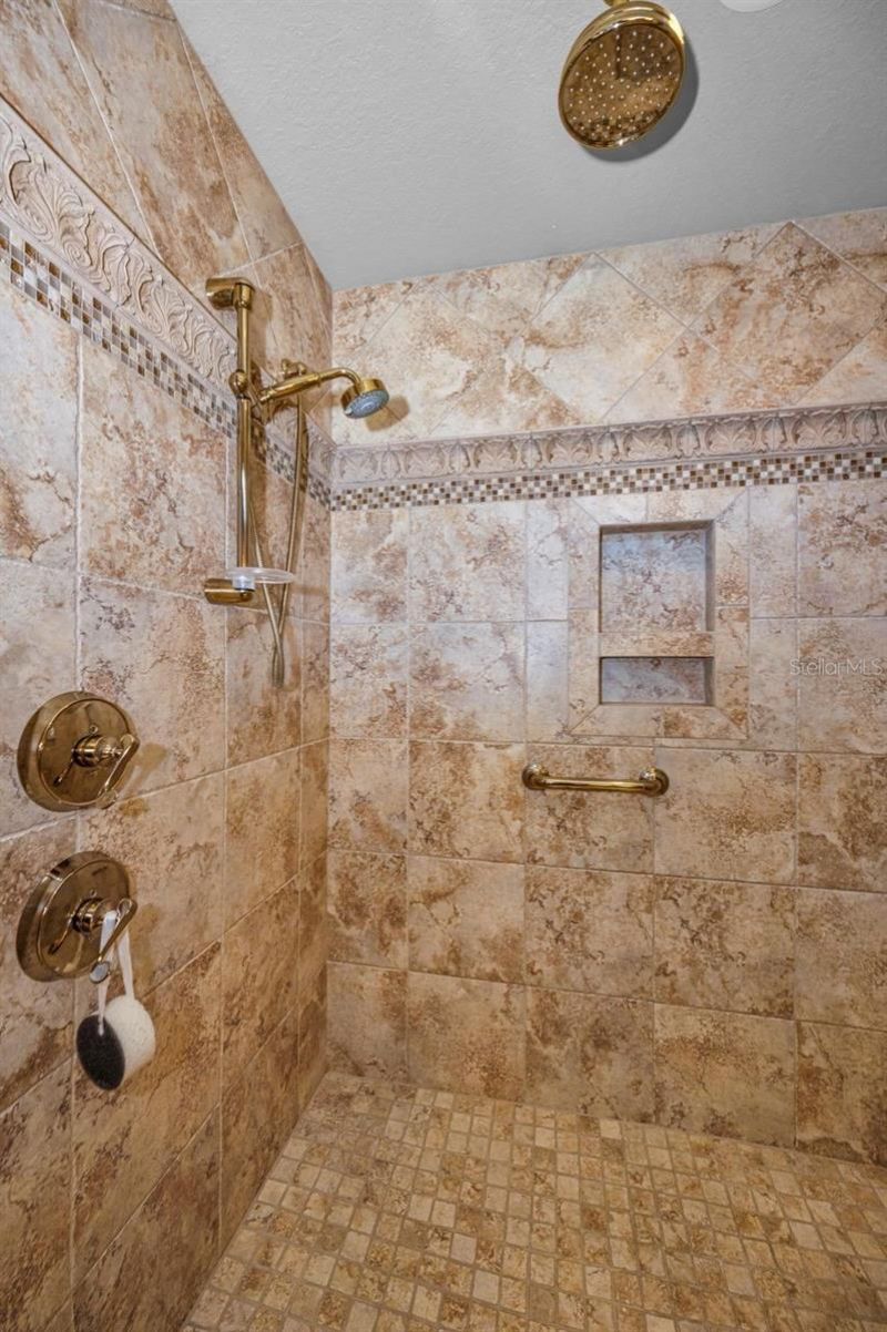 970 Southern Pine Court Ne, Saint Petersburg, FL 33703 Photo