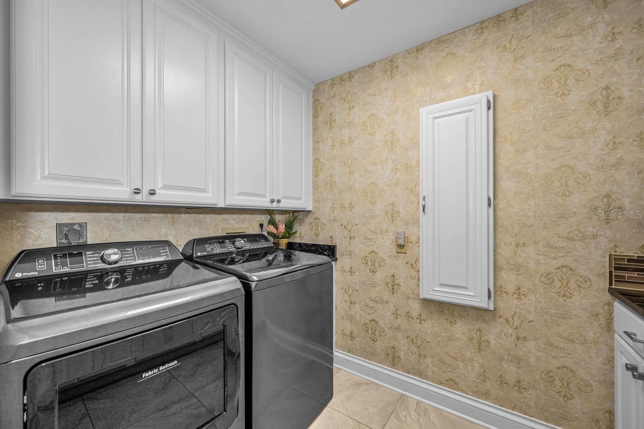 970 Southern Pine Court Ne, Saint Petersburg, FL 33703 Photo