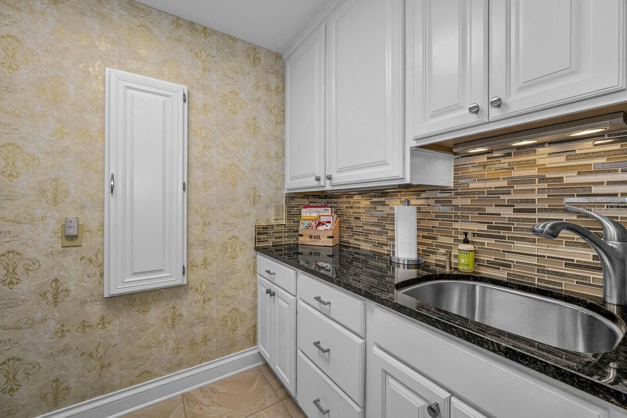 970 Southern Pine Court Ne, Saint Petersburg, FL 33703 Photo