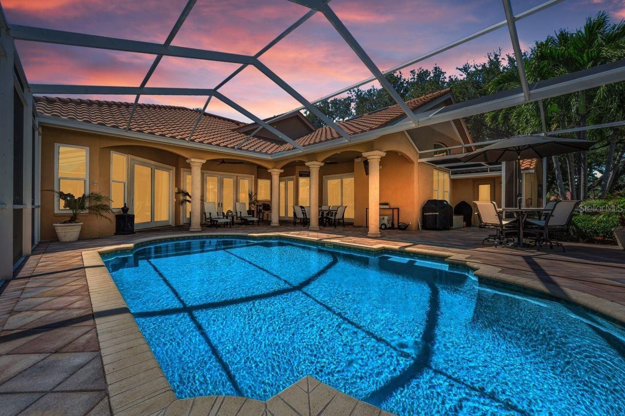 970 Southern Pine Court Ne, Saint Petersburg, FL 33703 Photo