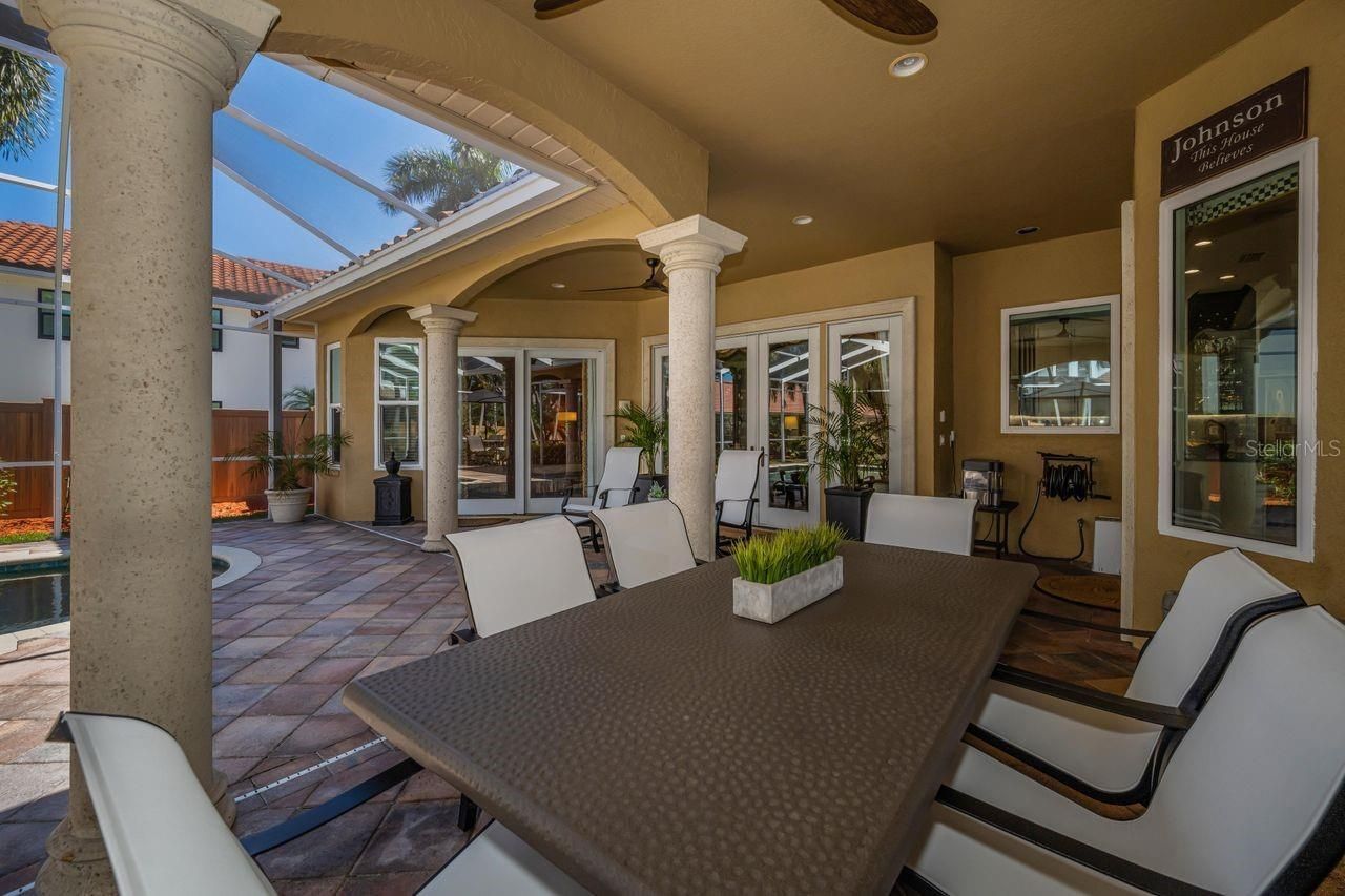 970 Southern Pine Court Ne, Saint Petersburg, FL 33703 Photo