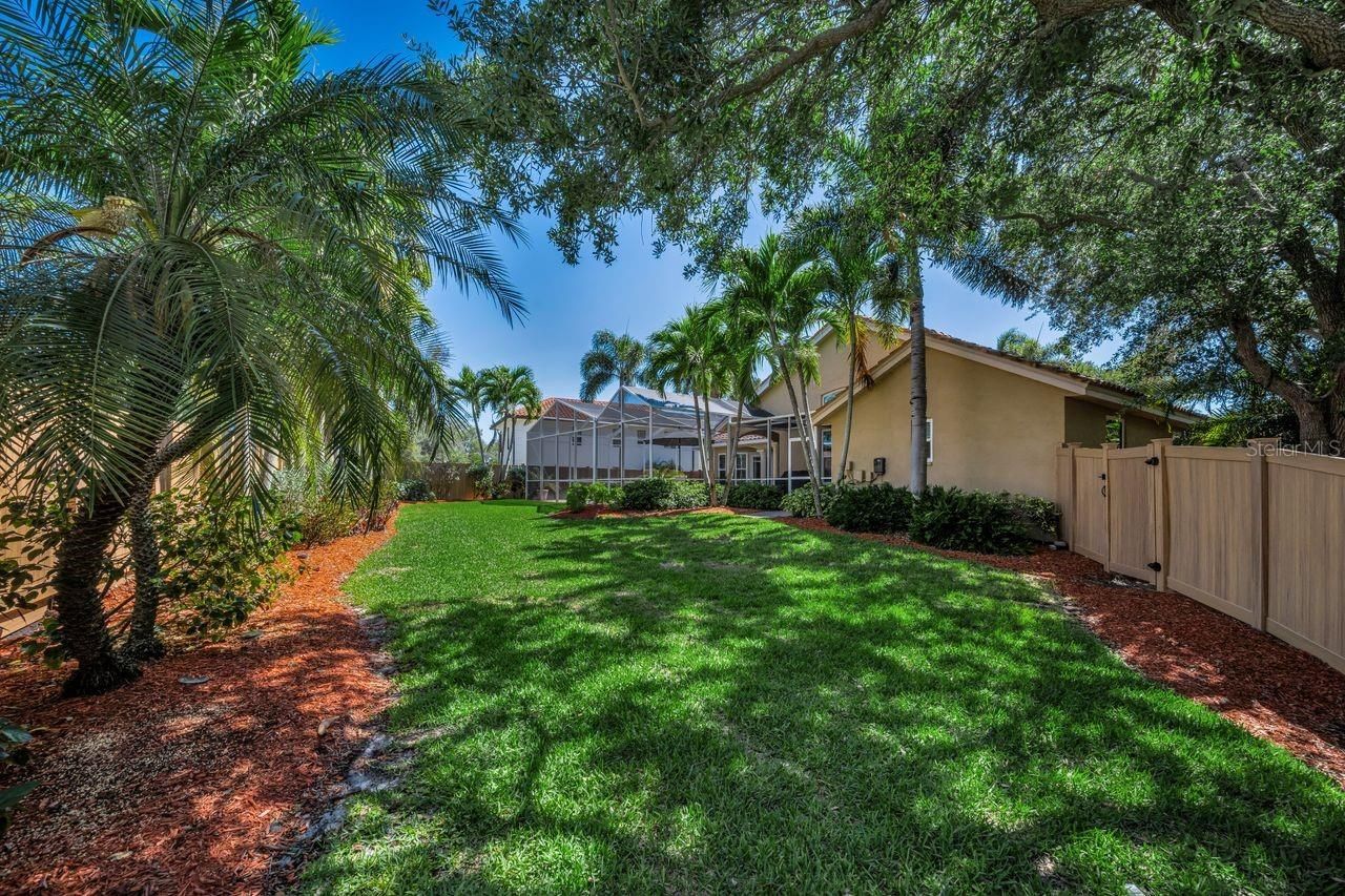 970 Southern Pine Court Ne, Saint Petersburg, FL 33703 Photo