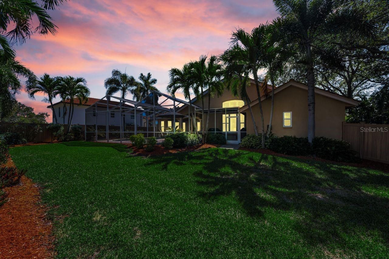 970 Southern Pine Court Ne, Saint Petersburg, FL 33703 Photo
