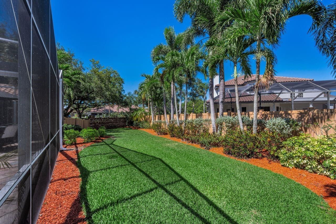 970 Southern Pine Court Ne, Saint Petersburg, FL 33703 Photo
