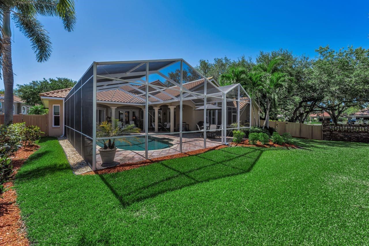 970 Southern Pine Court Ne, Saint Petersburg, FL 33703 Photo