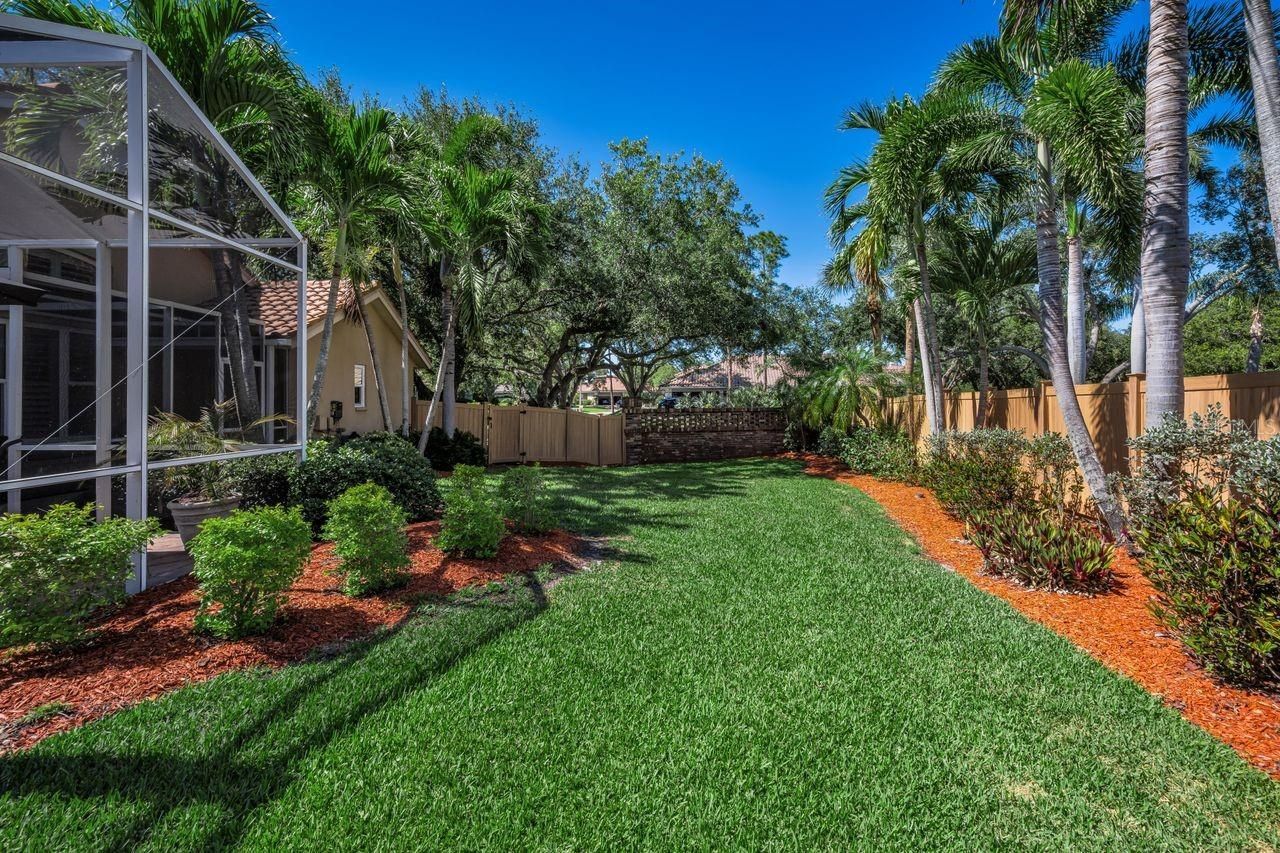 970 Southern Pine Court Ne, Saint Petersburg, FL 33703 Photo