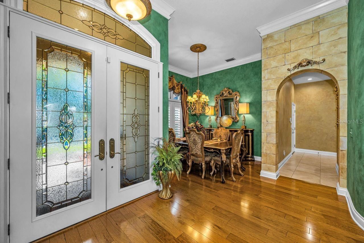 970 Southern Pine Court Ne, Saint Petersburg, FL 33703 Photo