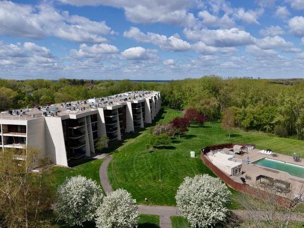 2455 Londin Lane E, Unit 219, Maplewood, MN 55119