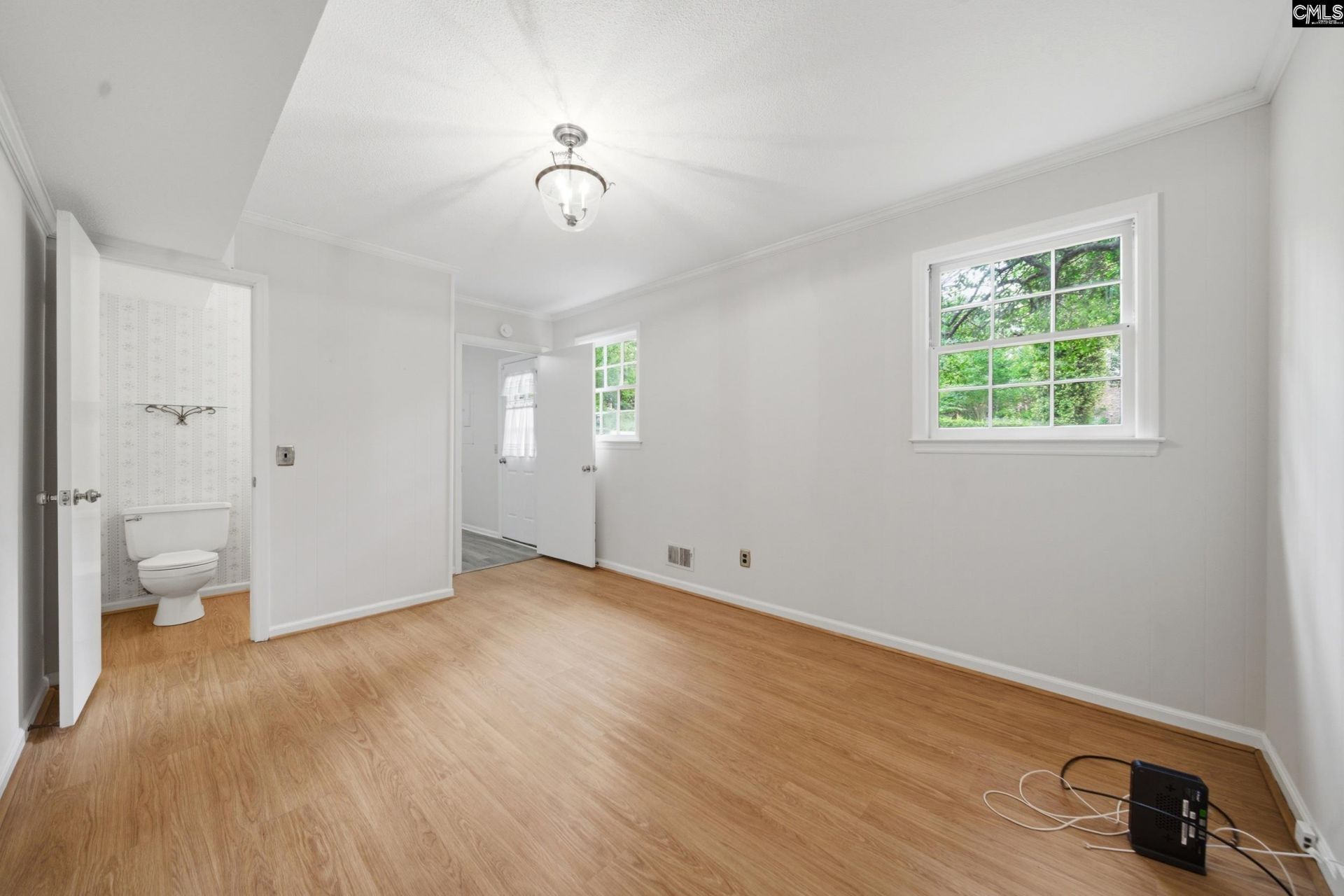 808 Kingsbridge Road Photo 17