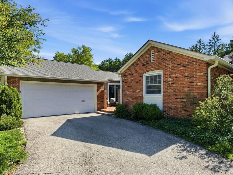 4344 Airendel Court , Unit C1, Columbus, OH 43220 Photo 2