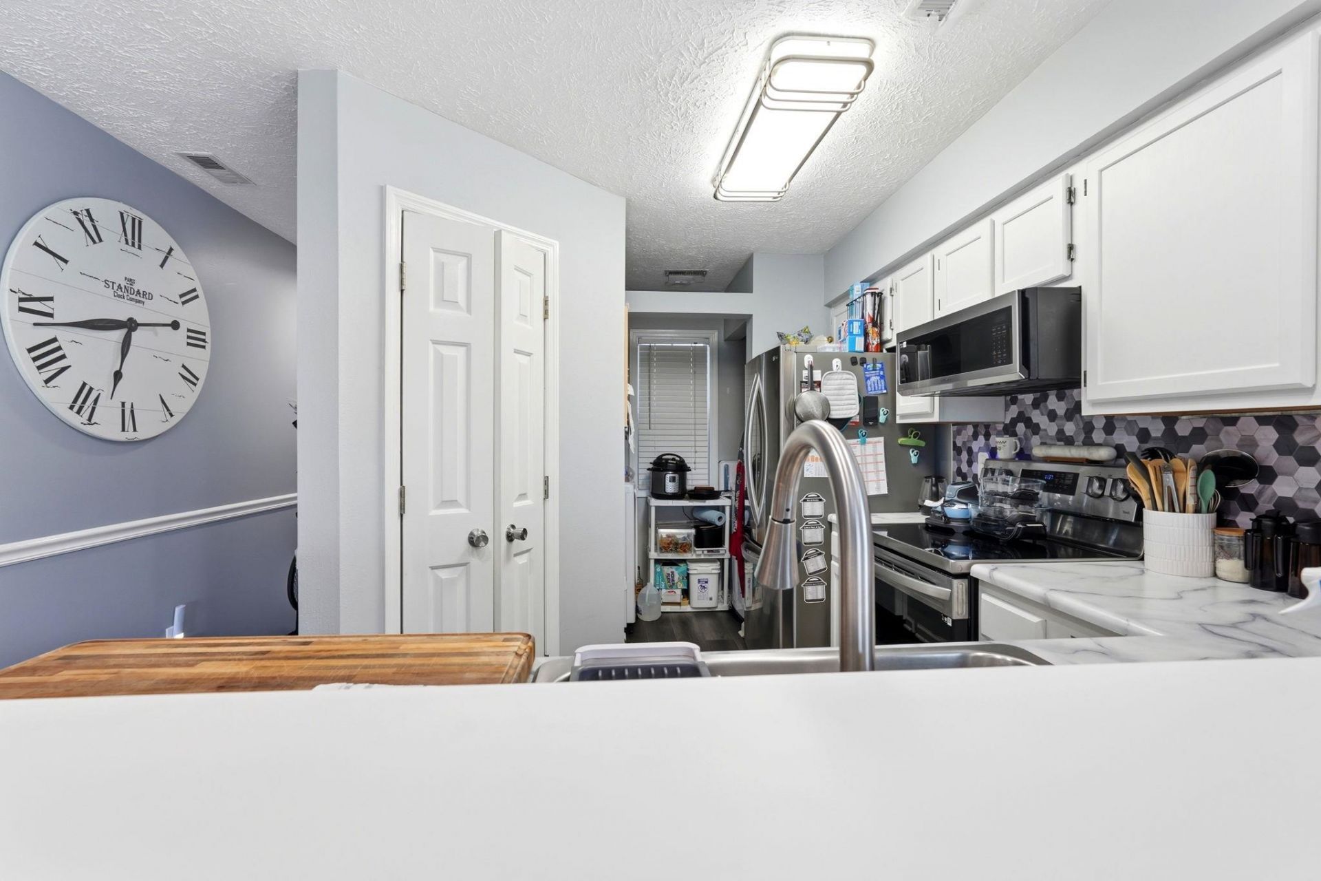 565 White River Dr. Photo 14