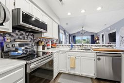565 White River Dr. photo 4