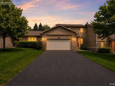 29498 Sylvan Lane, Farmington Hills, MI 48334