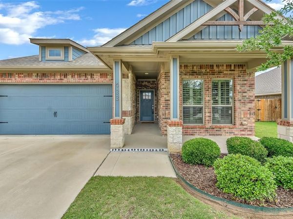 933 E 5th Street, Springtown, TX 76082