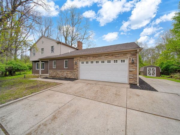 2755 Robinson Road, Jackson, MI 49203