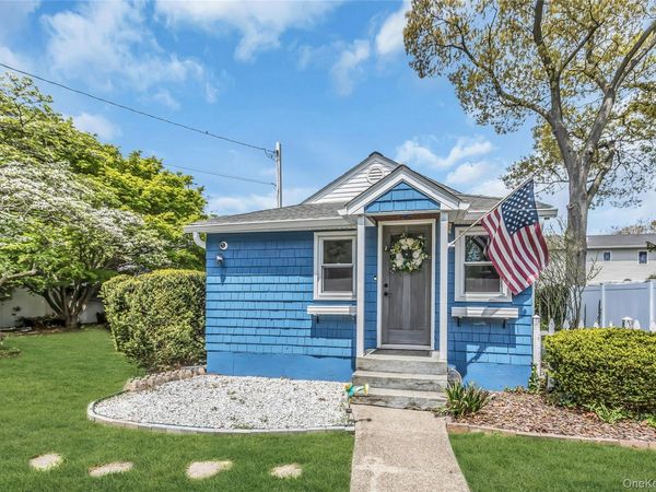 71 Paprocki Avenue, West Islip, NY 11795