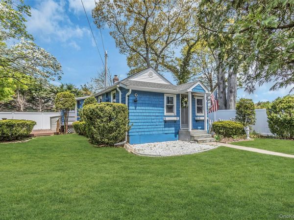 71 Paprocki Avenue, West Islip, NY 11795