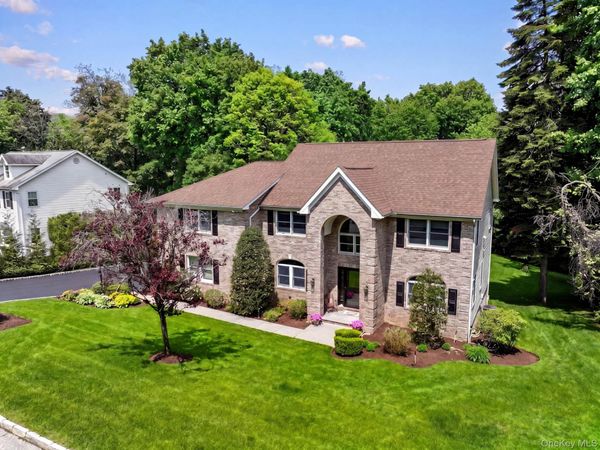 8 Drake Lane, White Plains, NY 10607