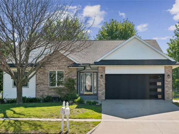 402 Windsor Drive , Solon, IA 52333