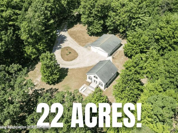 6653 W Jackson Road, Pentwater, MI 49449