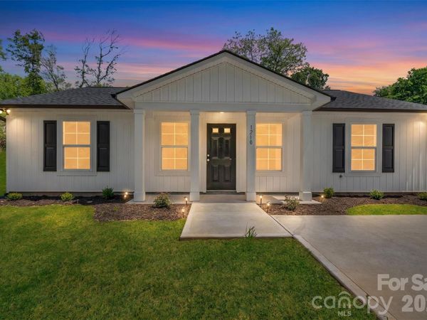 1210 Old Greenbriar Drive , Lancaster, SC 29720