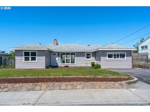 2207 E 10TH ST, The Dalles, OR 97058