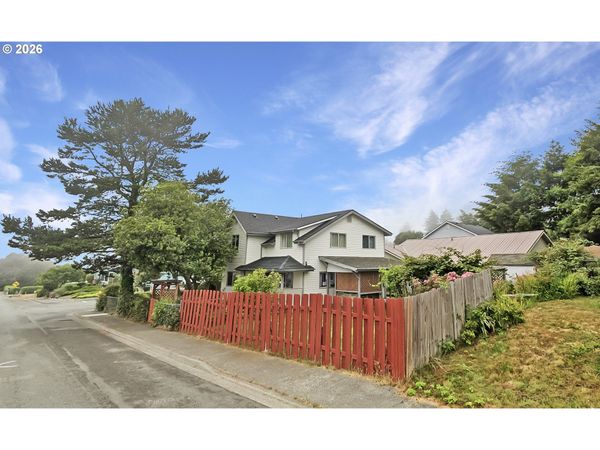 17305 BLUEBERRY DR, Brookings, OR 97415