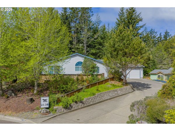 2138 LYNNE DR, North Bend, OR 97459