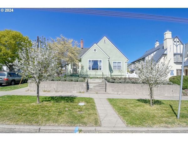215 NW DESPAIN AVE, Pendleton, OR 97801