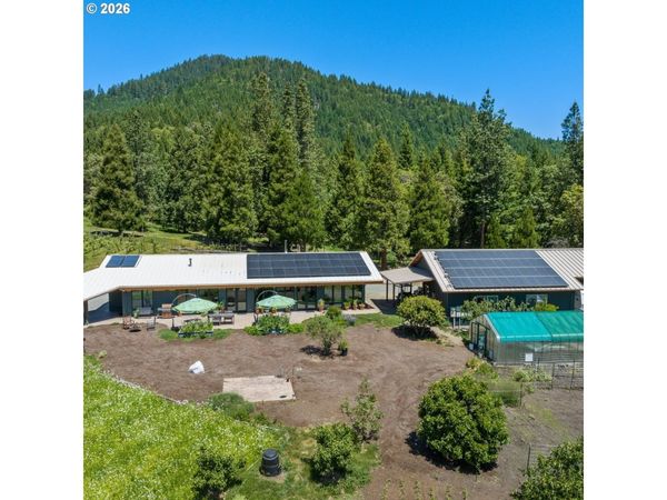1104 1106 Upper Cow Creek RD, Azalea, OR 97410