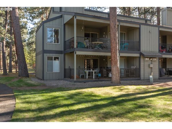 827 E DESPERADO TRL, Unit 202, Sisters, OR 97759