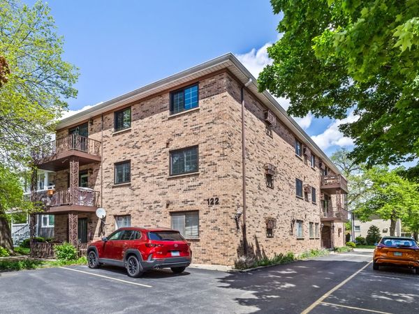 122 Circle Avenue , Unit 307, Forest Park, IL 60130