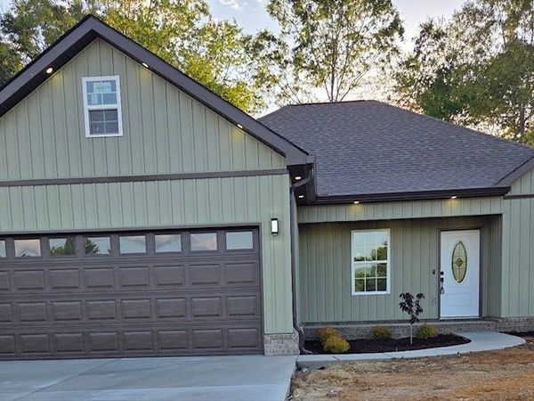 591 Oak Tree Drive, McMinnville, TN 37110