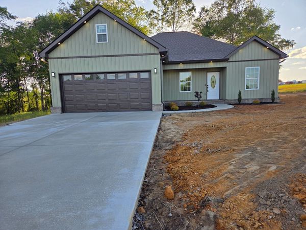 591 Oak Tree Drive, McMinnville, TN 37110
