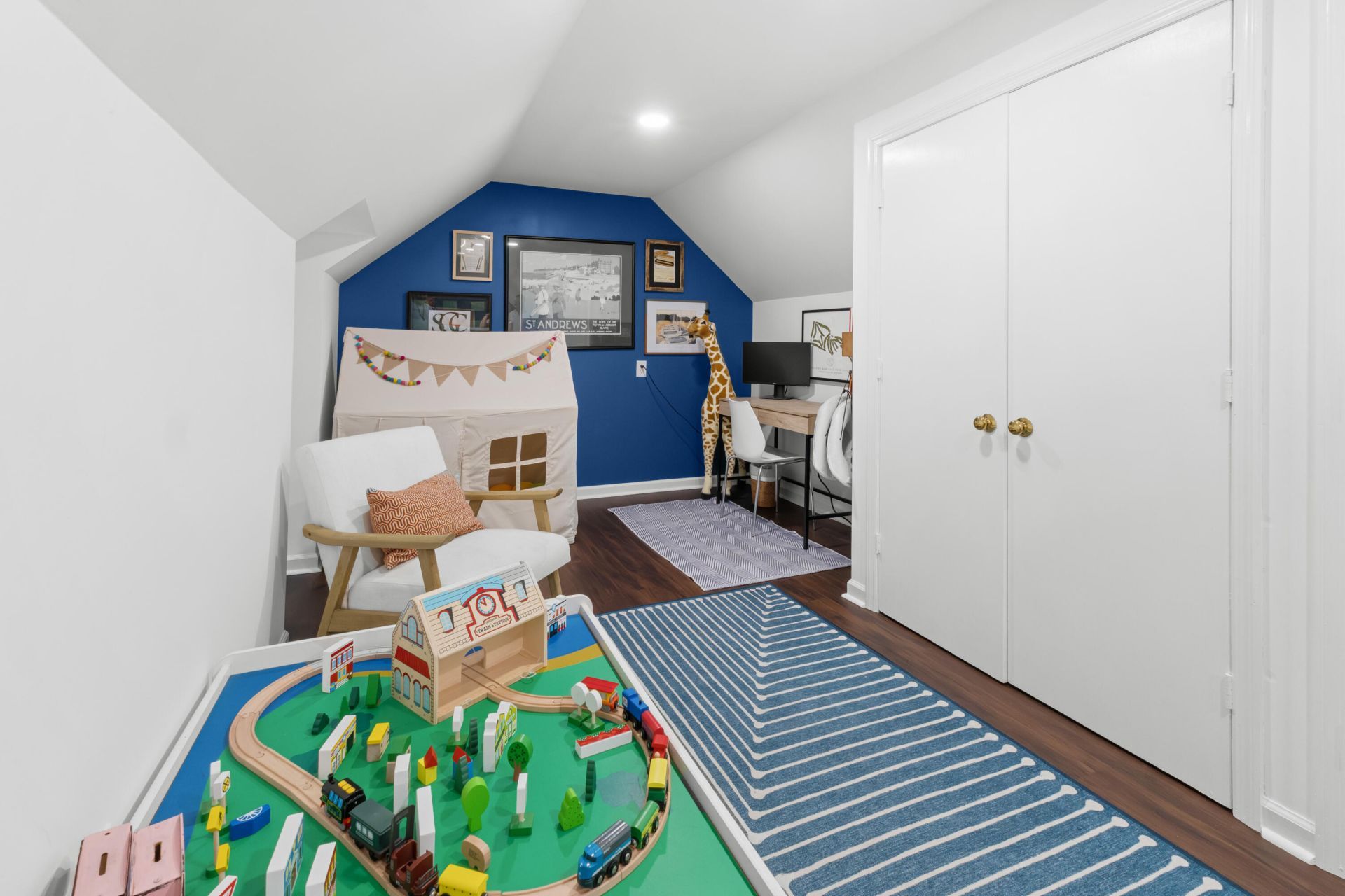 1043 Loyalist Lane Photo 31