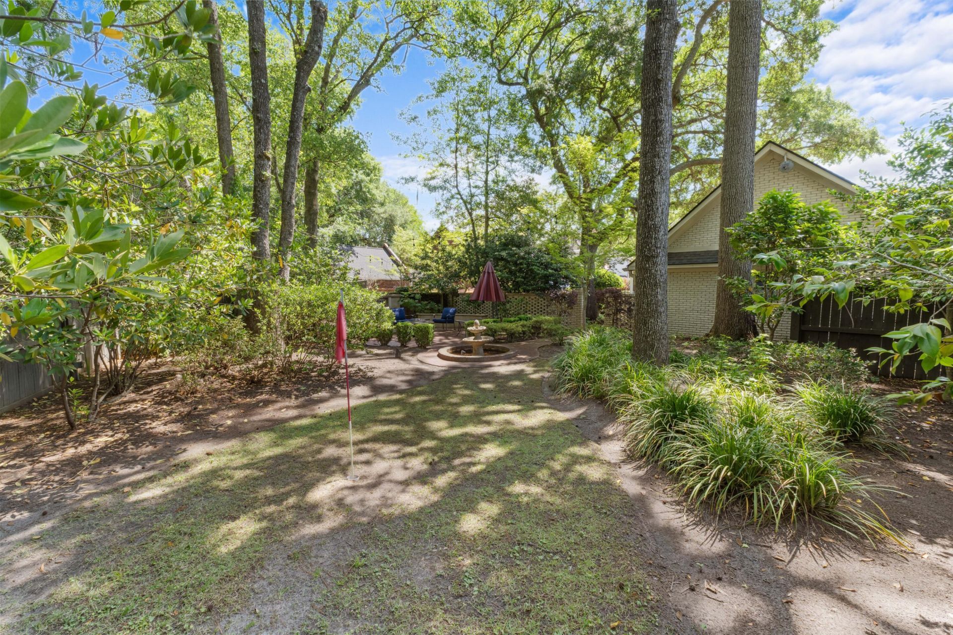 1043 Loyalist Lane Photo 5