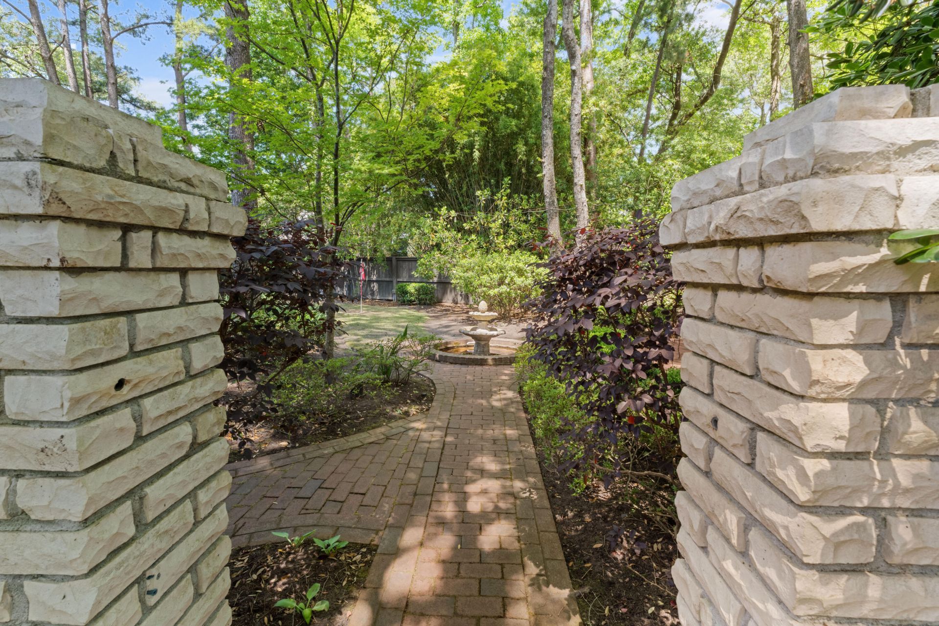 1043 Loyalist Lane Photo 7