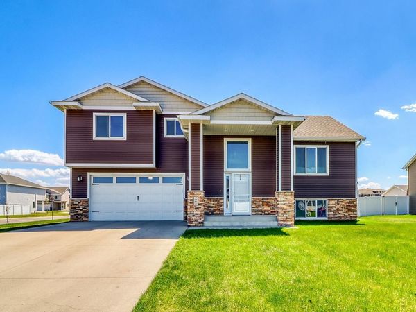 4902 35th Avenue S, Fargo, ND 58104