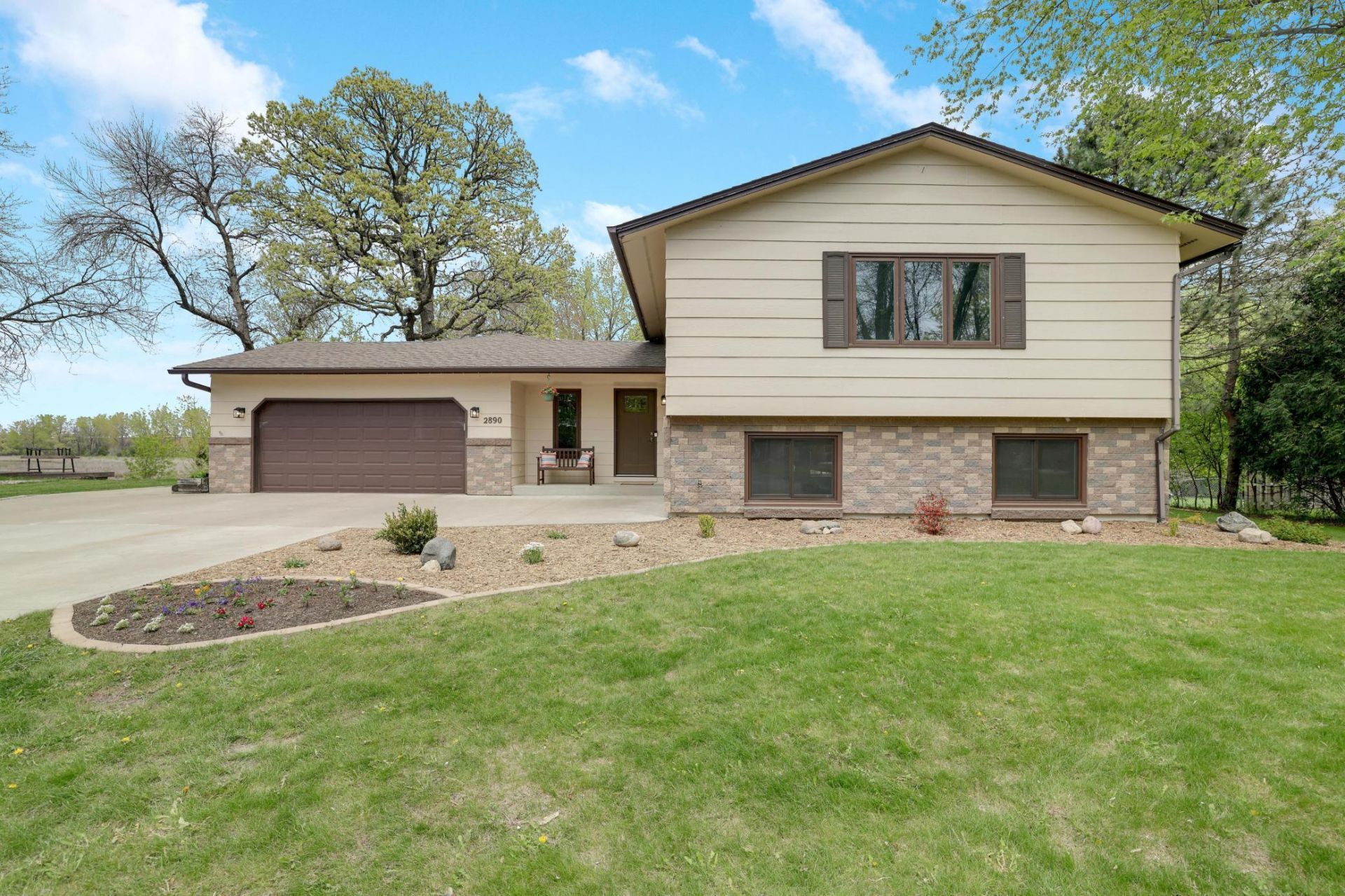 2890 Zanzibar Lane N, Plymouth, MN 55447 Main Photo