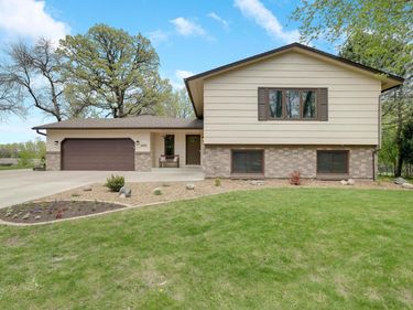 2890 Zanzibar Lane N, Plymouth, MN 55447