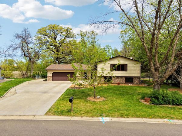 2890 Zanzibar Lane N, Plymouth, MN 55447