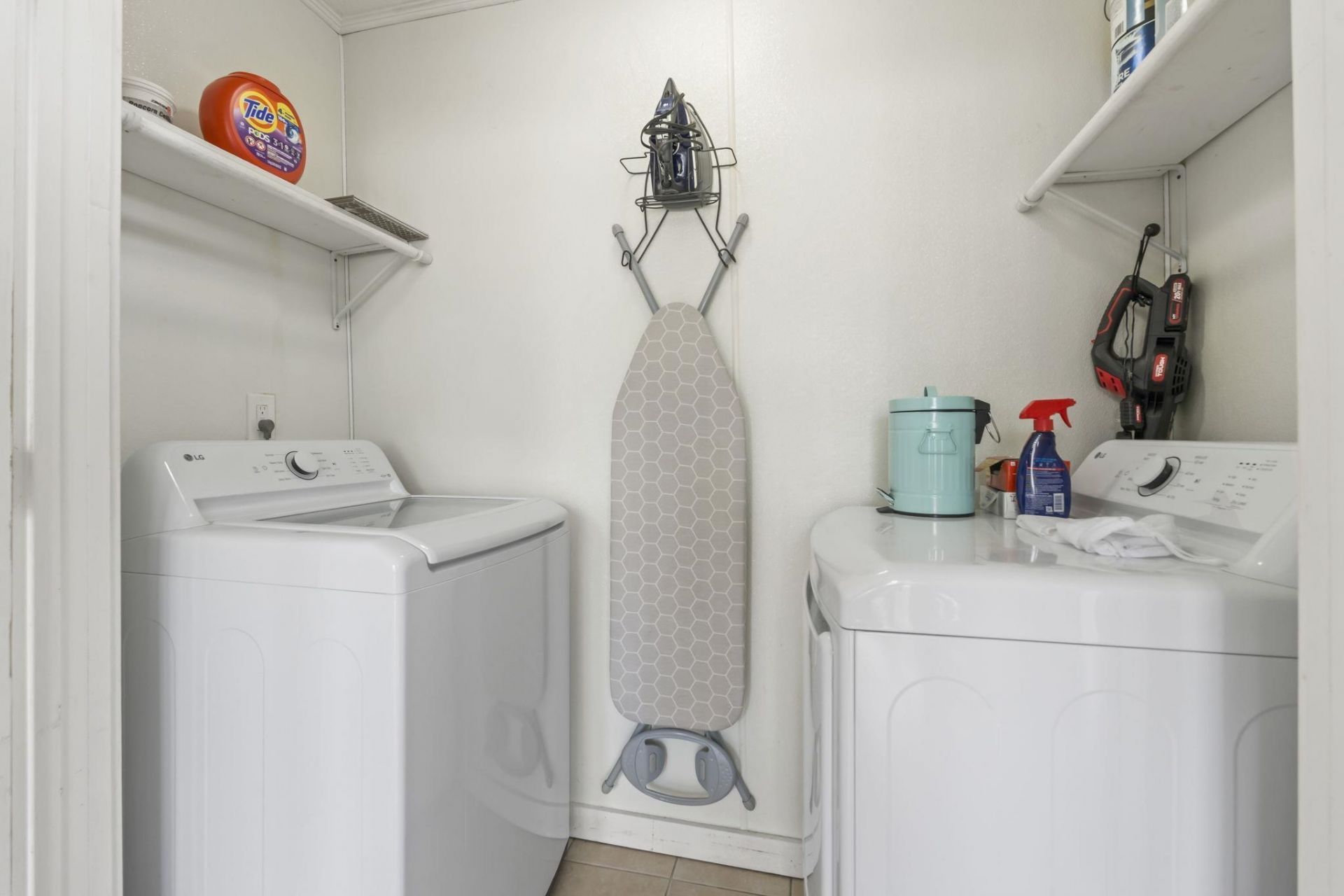 932 Villa Dr. Photo 16