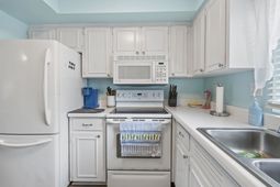 932 Villa Dr. photo 4